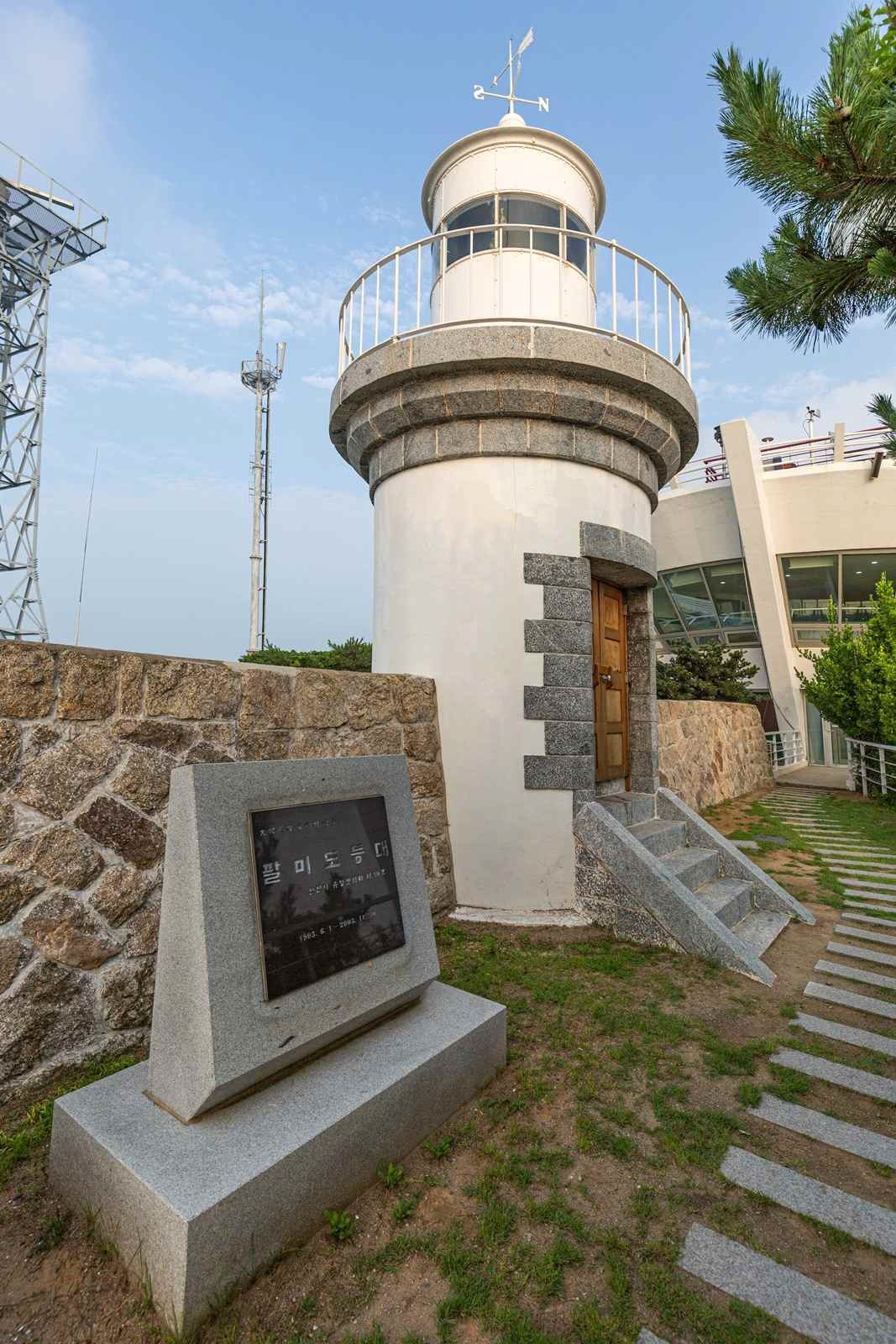인천상륙작전을 성공으로 이끈 최초지점 팔미도등대