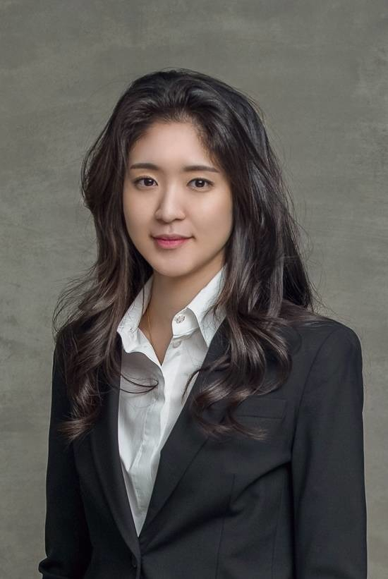 서경배 아모레퍼시픽그룹 회장의 장녀 서민정 씨(사진)와 홍석준 보광창업투자 회장의 장남 정환 씨가 오는 27일 약혼식을 올린다. [아모레퍼시픽]