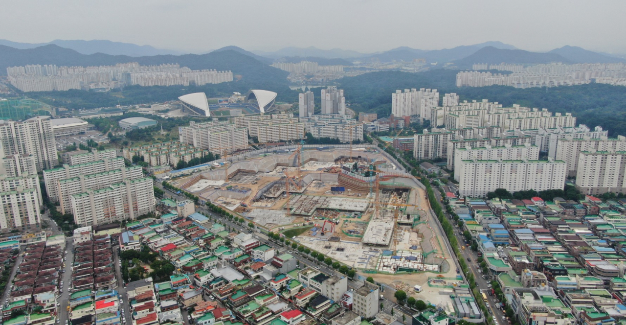 드론으로 촬영한 포스코 더샵 염주 건설 모습