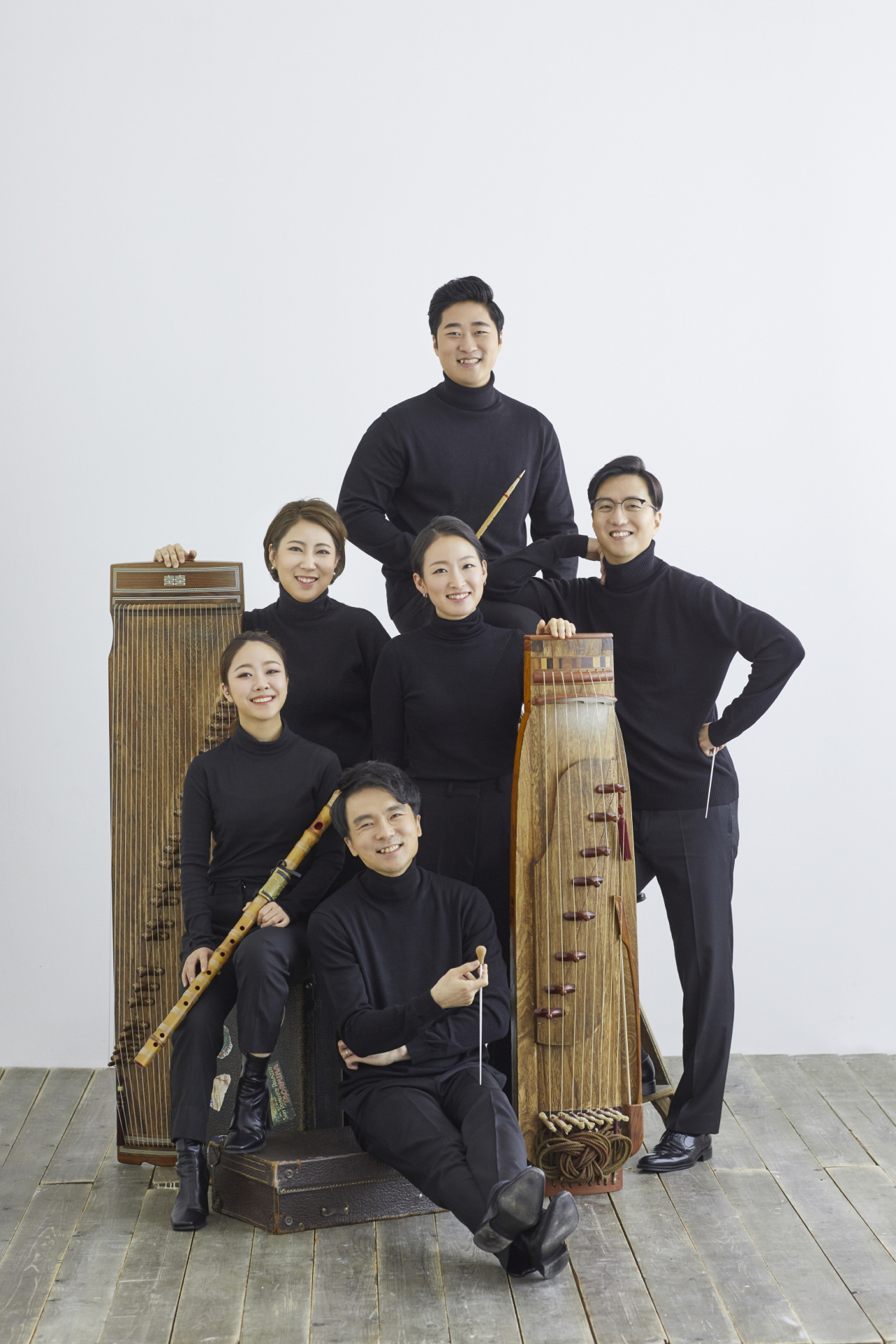 이근재(피리, 윗줄 왼쪽부터), 문세미(가야금), 김슬지(아쟁), 박상후(지휘), 박수현(대금), 윤현진(지휘) [국립국악원 제공]