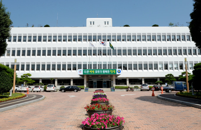 복합화 부문에 선정돼 국고 40억 원을 지원 받아 93억 원 규모로 설립된 창녕군 반다비체육센터