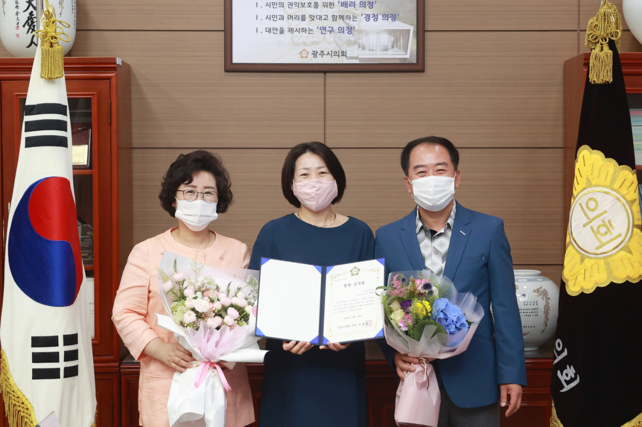 (왼쪽부터)이미영 의원, 박혜원 팀장, 박현철 의장