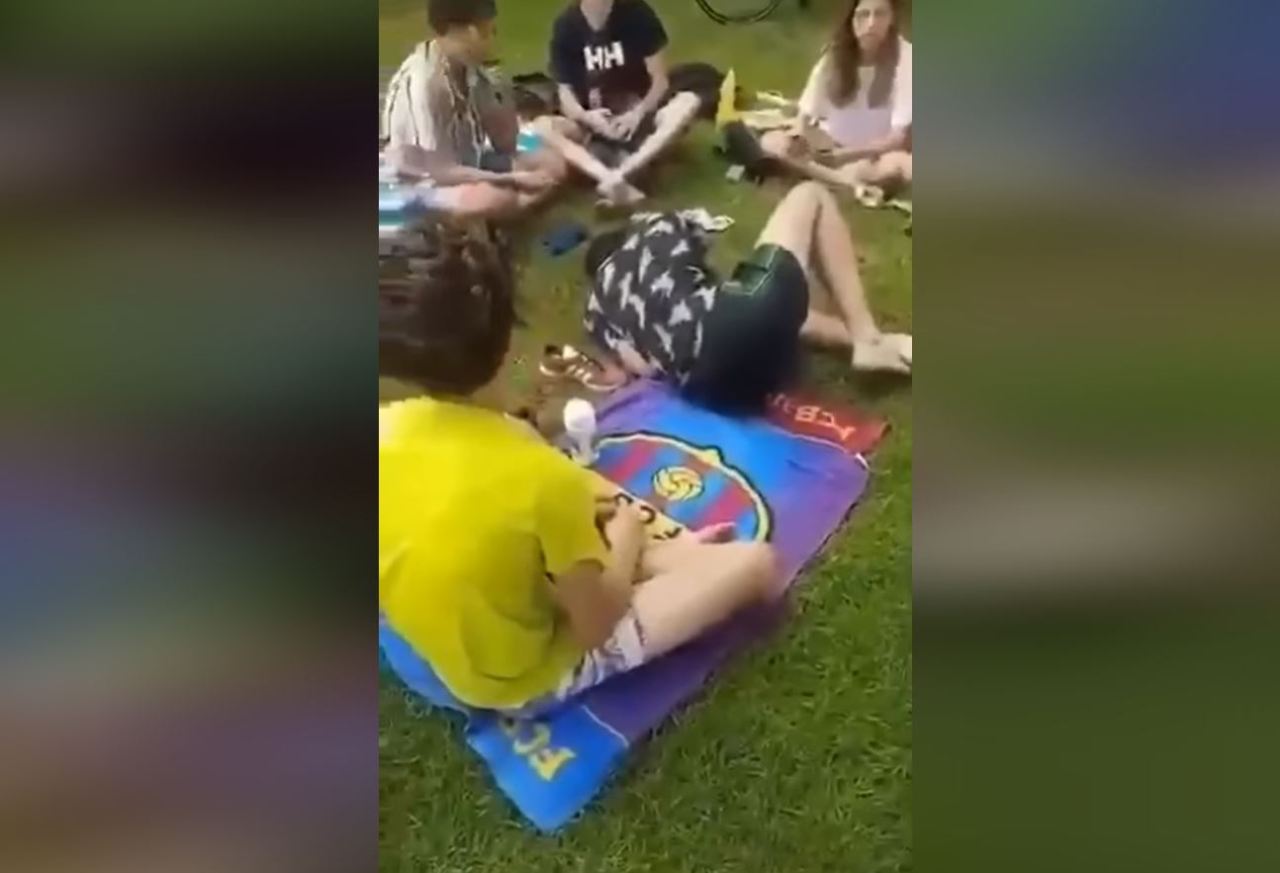 A video showed a Dutch teen of Korean descent being targeted by a group of people in a racist attack earlier this week. The incident angered many South Koreans here amid growing discrimination against Asians since the COVID-19 pandemic started. (Screen Capture)