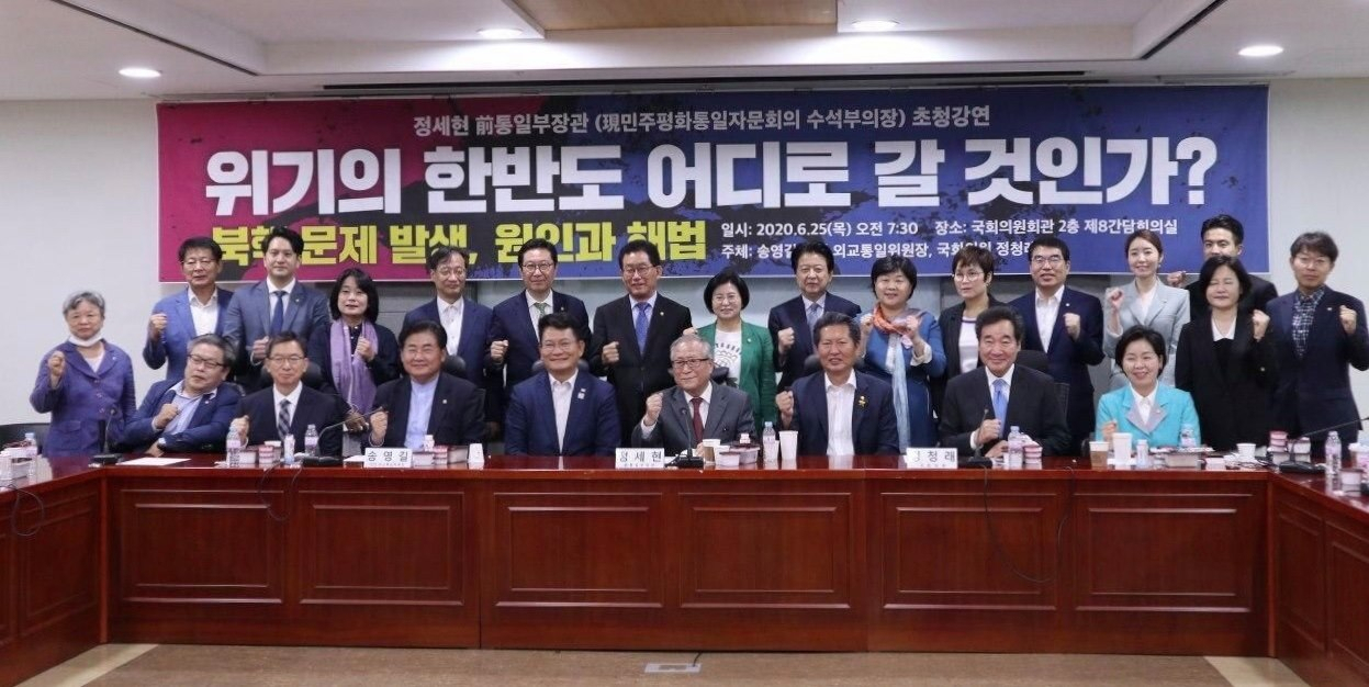 양기대 국희의원 페북 캡처.(앞줄 왼쪽 두번째 이낙연 의원, 바로 뒤에 양기대 국회의원)