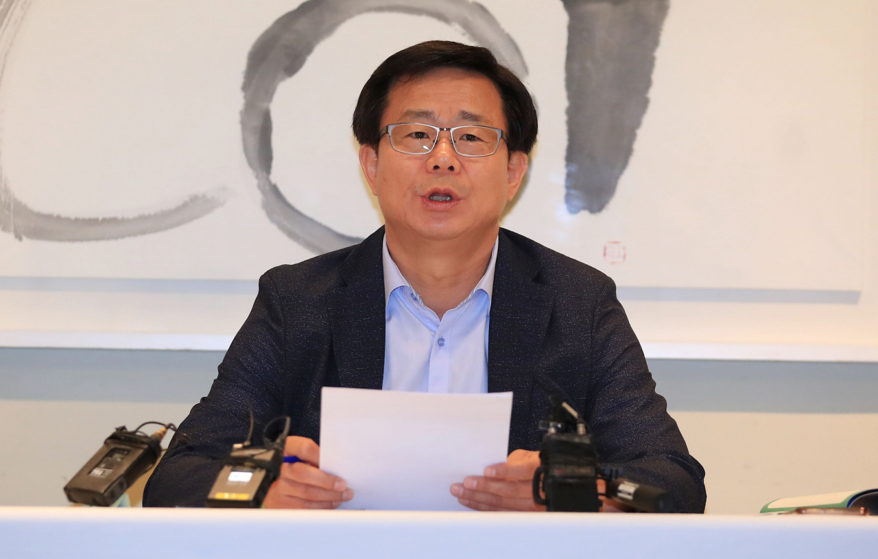 정정화 사용후핵연료 관리정책 재검토위원회 위원장이 26일 오전 서울 중구 달개비에서 열린 사퇴 기자회견에서 발언하고 있다. ［연합］