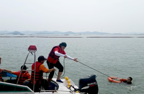 수상구조대 훈련 모습[기사내용과는 상관없음. 경기도 제공]