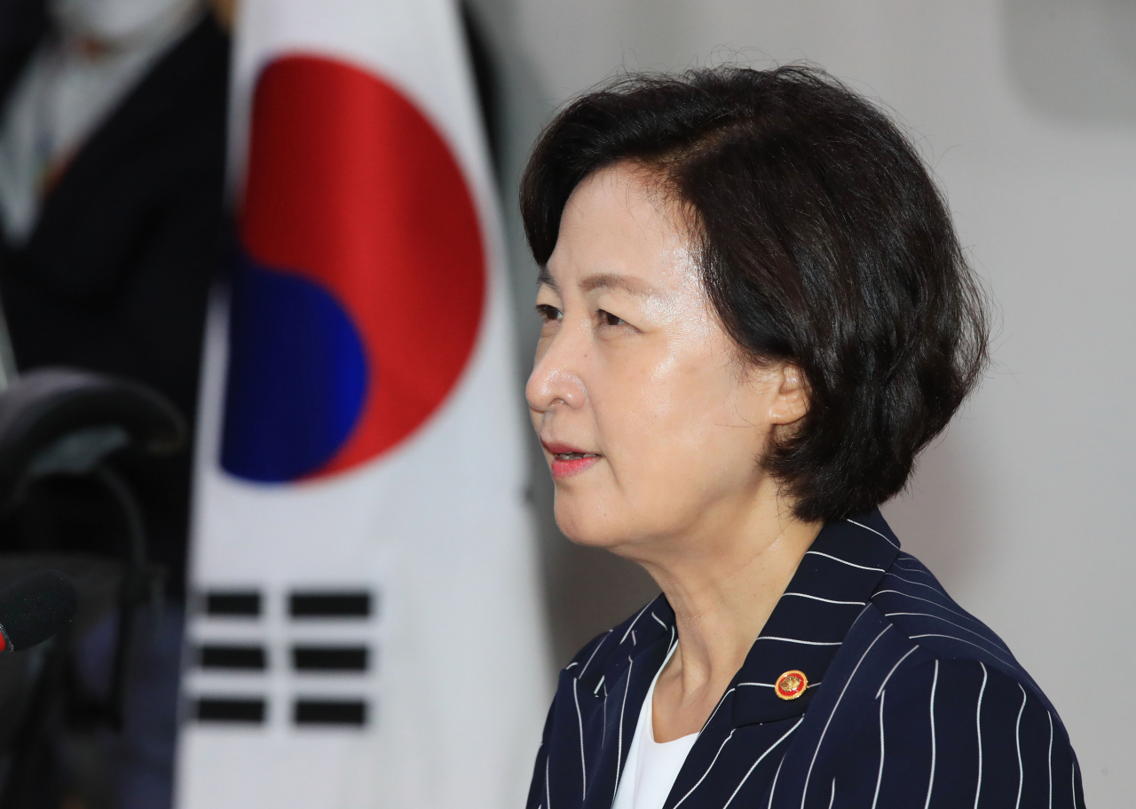 추미애 법무부 장관이 25일 오후 서울 여의도 국회 의원회관에서 민주연구원 주최로 열린 슬기로운 의원생활 행사에서 강연하고 있다. [연합]