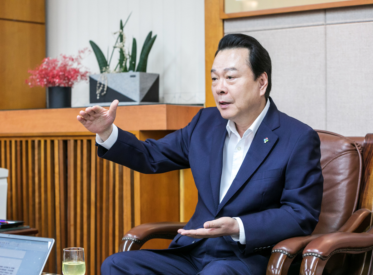 노현송 강서구청장은 민선 7기 후반기에는 화곡동을 비롯한 구도심 지역의 권역별 지구단위계획을 완료해 신도심과 구도심의 균형발전을 위해 박차를 가하겠다고 밝혔다.