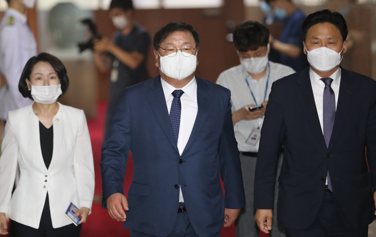 더불어민주당 김태년 원내대표가 29일 오전 여야 원내대표 회동을 마치고 서울 여의도 국회 국회의장실에서 나오고 있다. [연합]
