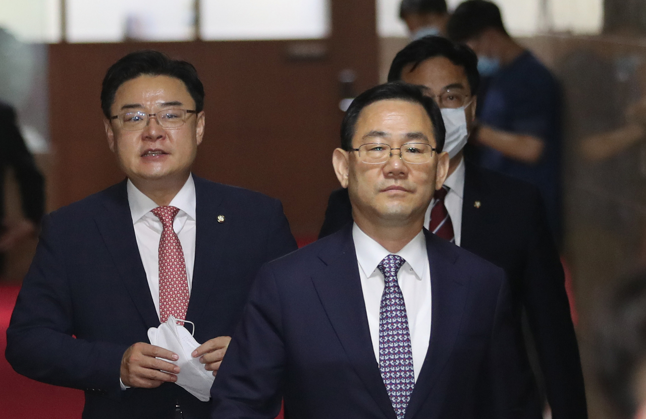 미래통합당 주호영 원내대표가 29일 오전 여야 원내대표 회동을 마치고 서울 여의도 국회 국회의장실에서 나오고 있다. [연합]