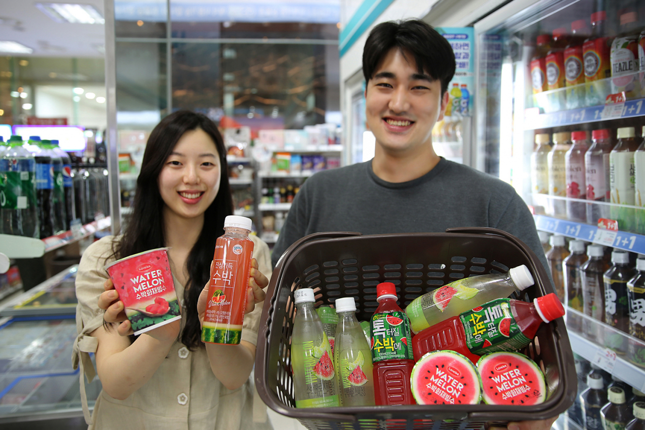 GS25의 수박 가공식품 매출이 크게 올랐다. 이에 GS25는 관련 상품 확대에 나섰다. [사진제공=GS리테일]