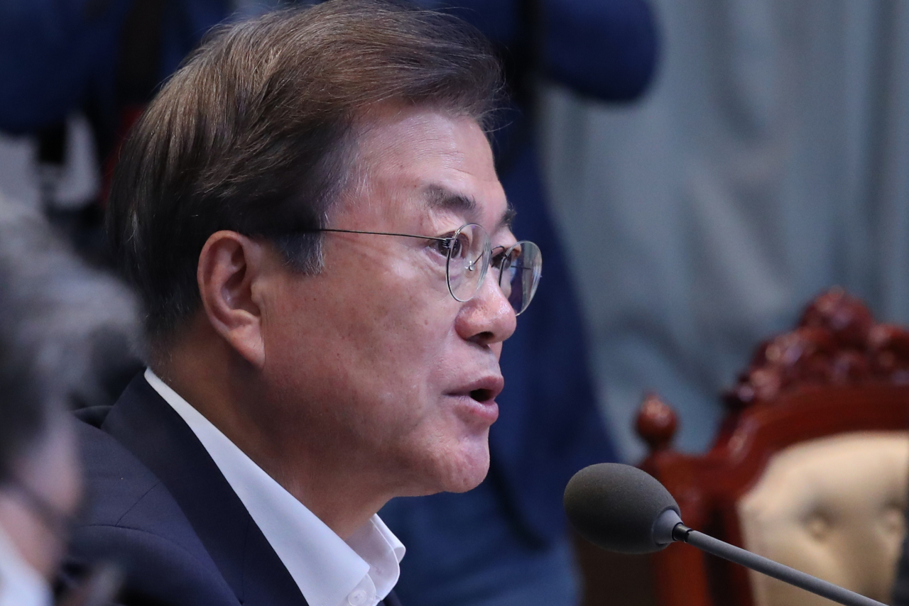 문재인 대통령이 29일 청와대에서 수석·보좌관 회의를 주재하고 있다. [연합]