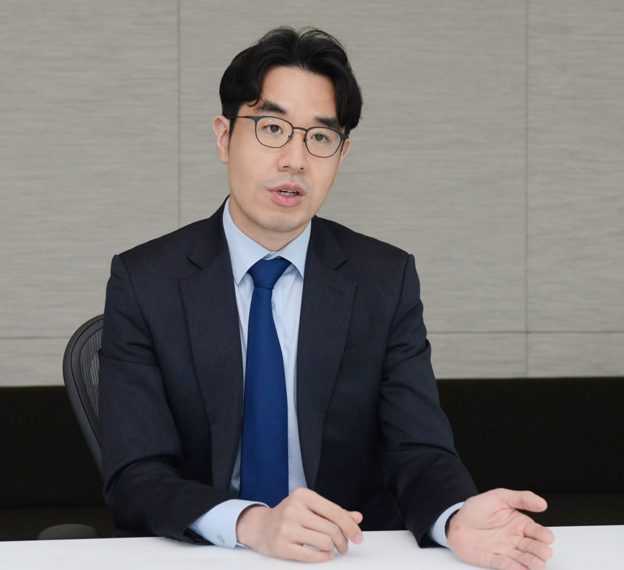 법무법인 태평양의 안현철 변호사. 안 변호사는 "일반적인 인수합병(M&A)이나 지분 투자와 비교해, 에너지인프라 투자는 협상해야 할 주체나 변수가 다양해 투자 이전 철저한 검토가 필요하다"고 조언했다. [최준선 기자/human@heraldcorp.com]