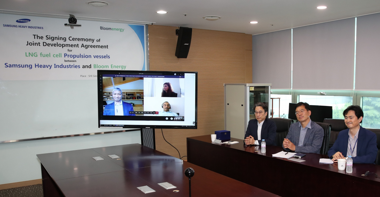 정호현 삼성중공업 기술개발본부장(오른쪽에서 2번째)이 미국 블룸에너지와 연료전지 선박 개발 협약 체결 기념행사를 언택트로 진행하고 있는 모습 [삼성중공업 제공]