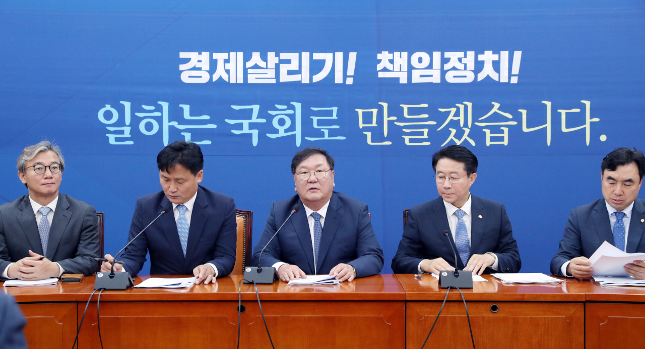 김태년 더불어민주당 원내대표가 30일 오전 서울 여의도 국회에서 열린 원내대책회의에서 발언하고 있다. [연합]