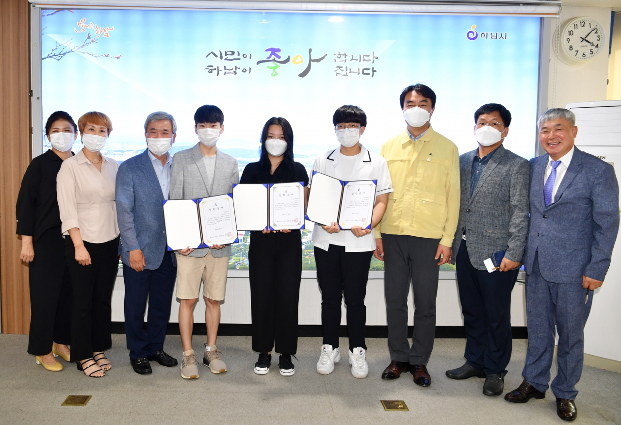 하남시기업인협의회가 고등·대학생 50명에게 장학금 전달했다. [하남시]