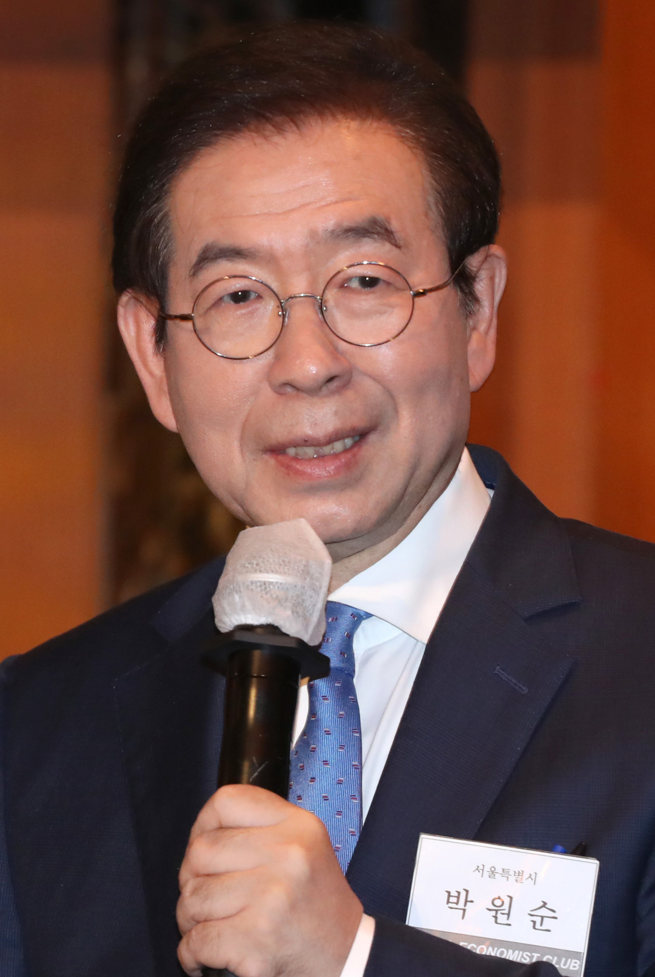 박원순 서울시장이 30일 오전 서울 중구 롯데호텔에서 열린 서울이코노미스트 클럽 경영자 조찬회에서 강연하고 있다. [연합]