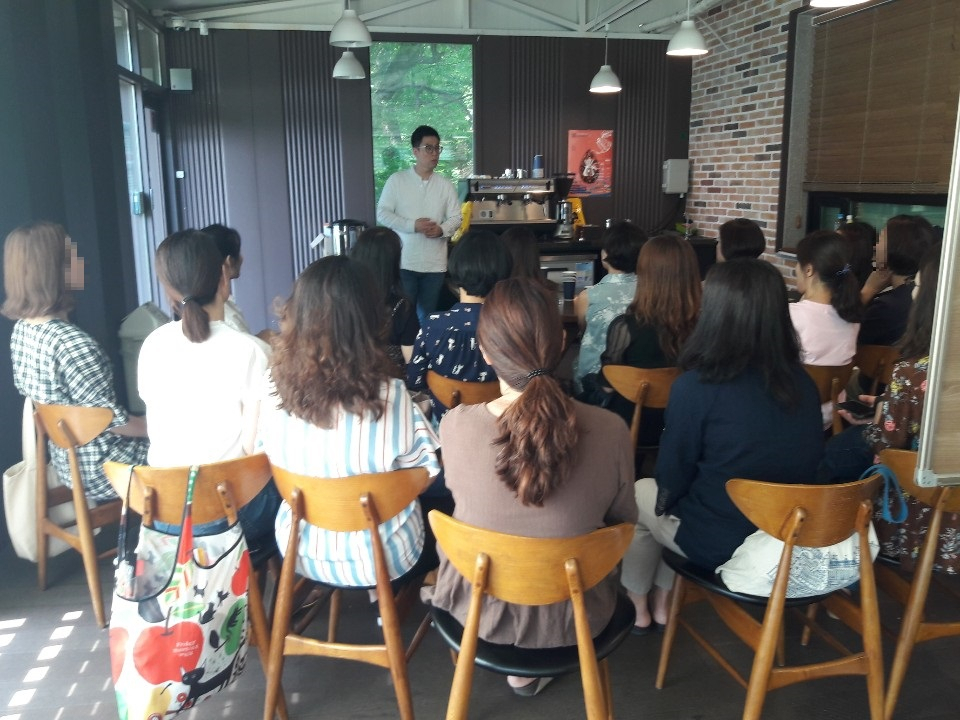 지난해 진행한 경력단절여성 무료 교육 과정(바리스타) 운영 모습. [강서구 제공]