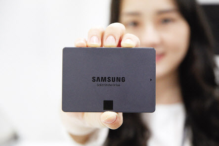 삼성전자 고용량 4비트 SSD ‘870 QVO’. [삼성전자 제공]