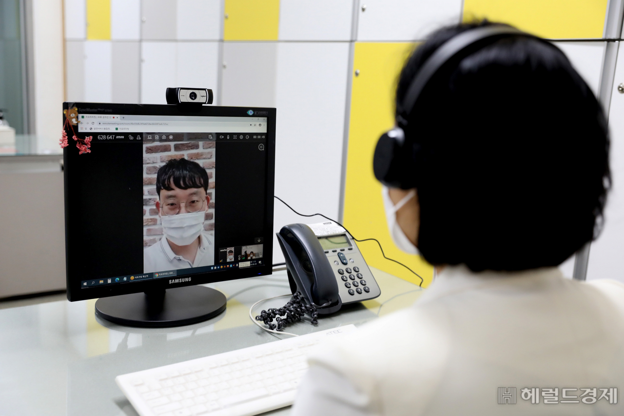 1대 1 원격 화상 금연 상담실 모습. [서초구 제공]