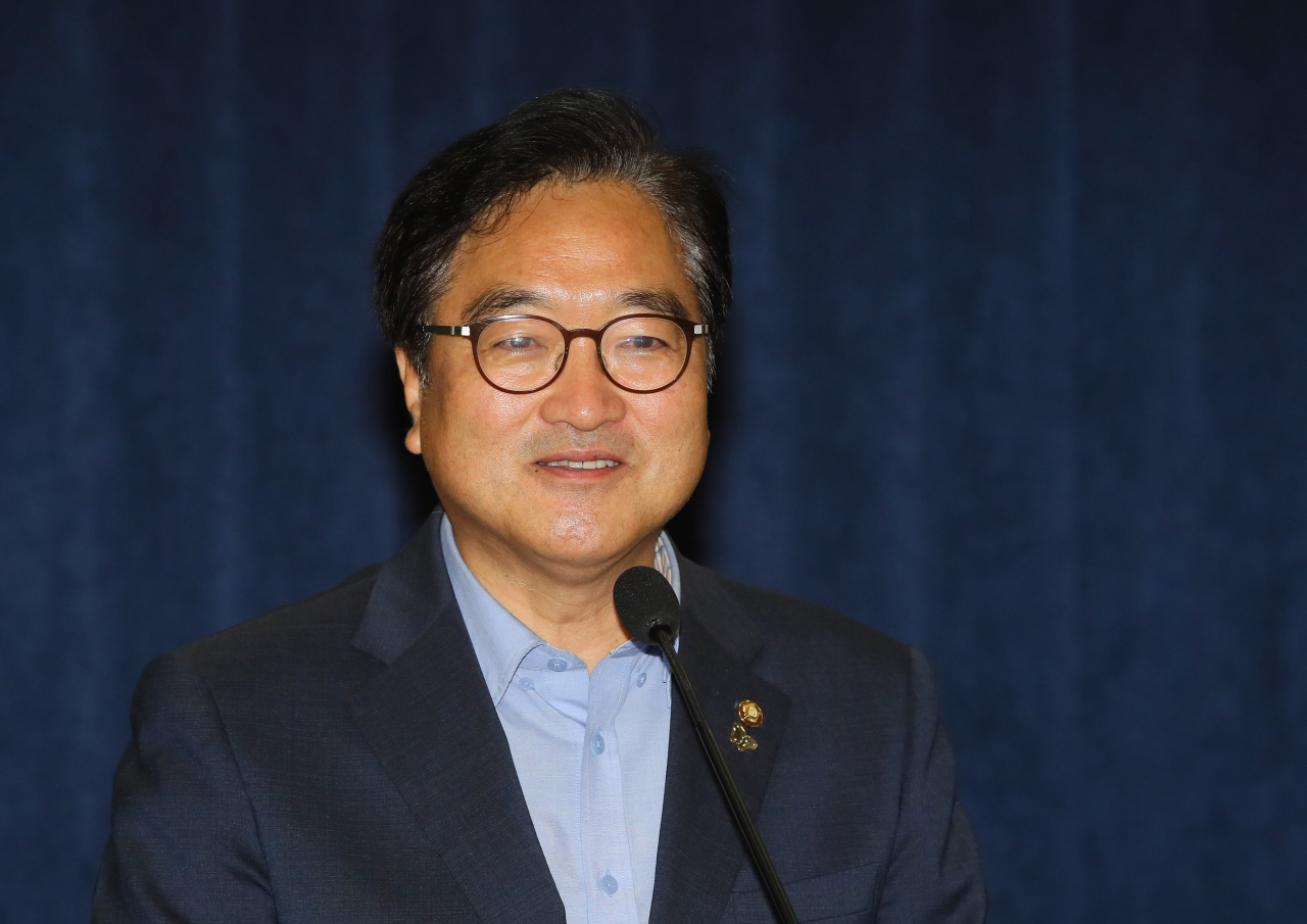 국가기후위기 그린뉴딜연구회 우원식 대표가 지난달 국회에서 열린 국가기후위기 그린뉴딜연구회, 경제를공부하는국회의원들의모임, 국가전략포럼 우후죽순 공동주최로 열린 '기후악당에서 기후 선도국가로 :그린뉴딜을 통한 기후위기 대응강화' 정책간담회에서 축사하고 있다. [연합]