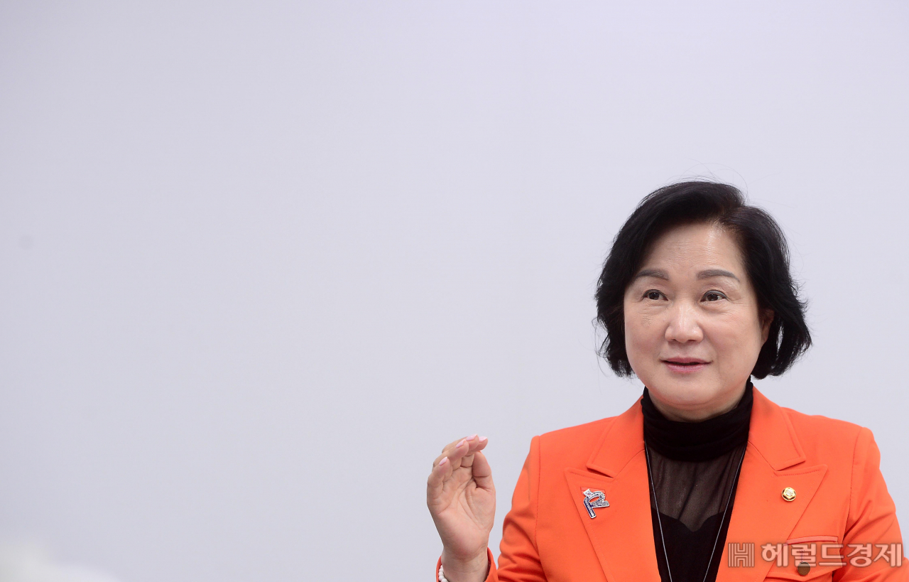 미래통합당 미래산업일자리특별위원회 위원장을 맡은 조명희 의원. 이상섭 기자 babtong@heraldcorp.com
