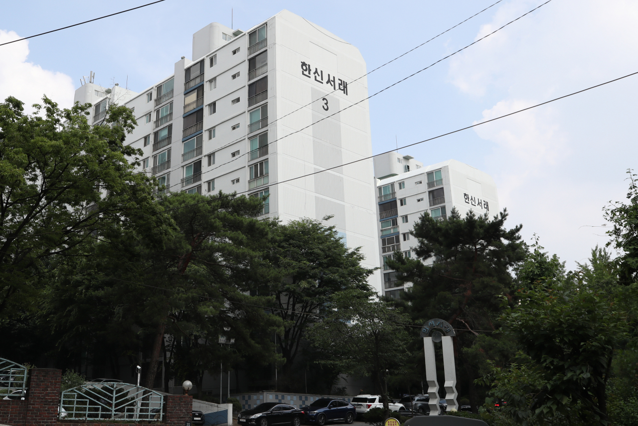 노영민 대통령 비서실장이 소유한 것으로 알려진 서울 서초구 반포4동 한신서래아파트의 모습. [연합뉴스]