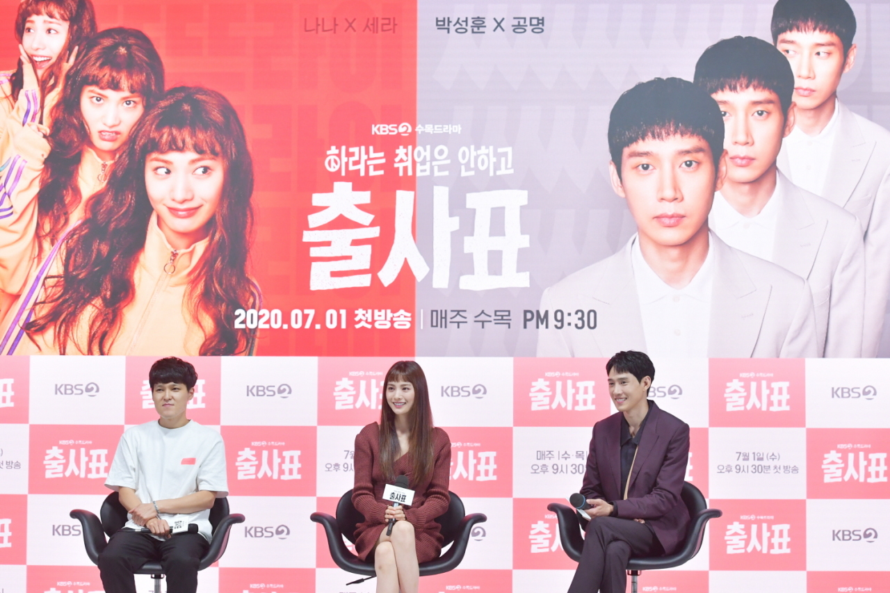 Producer Hwang Seung-gu (very left) of "Into the Ring" and lead cast Nana and Park Sung-hoon attend the show's press conference held on Wednesday. (KBS)