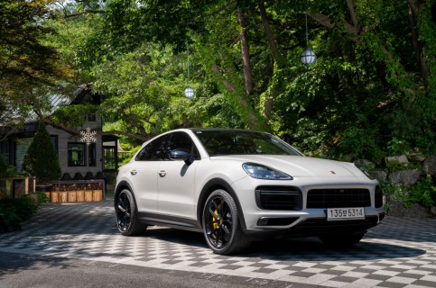 Porsche offers fun and comfort with Cayenne Coupe