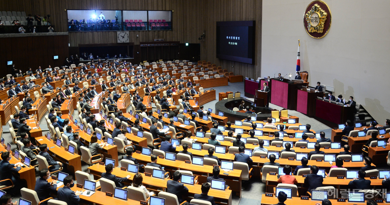 [헤럴드경제=이상섭 기자] 제21대 국회 첫 본회의가 열린 5일 국회 본회의장의 모습. babtong@heraldcorp.com