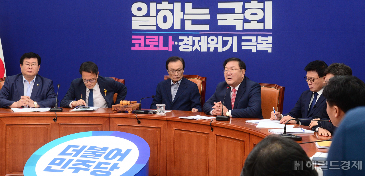 [헤럴드경제=이상섭 기자] 김태년 더불어민주당 원내대표가 3일 서울 여의도 국회에서 열린 더불어민주당 최고위원회에서 현안과 관련한 발언을 하고 있다. babtong@heraldcorp.com