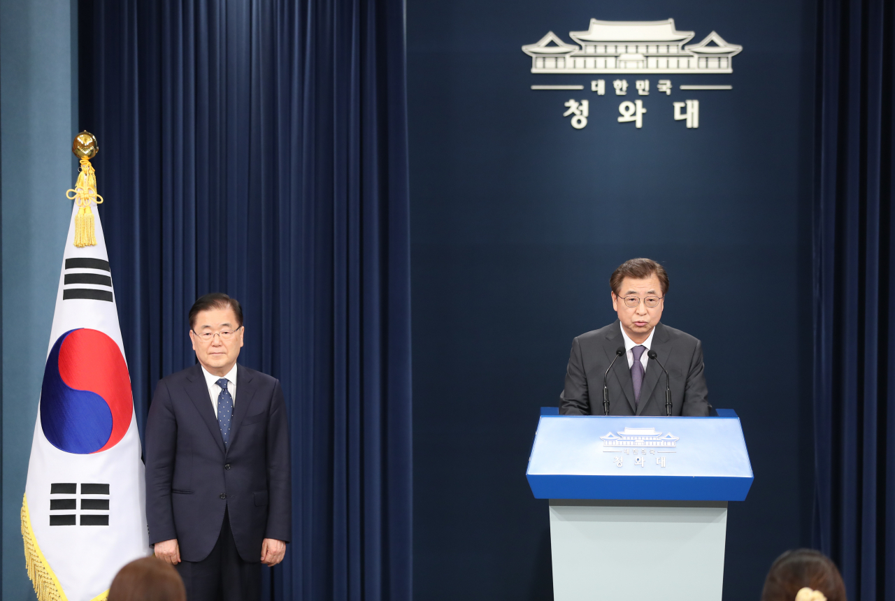 청와대 국가안보실장으로 임명된 서훈 국정원장이 지난 3일 청와대 브리핑실에서 정의용 현 국가안보실장의 이임사 후 소감을 말하고 있다. [연합]