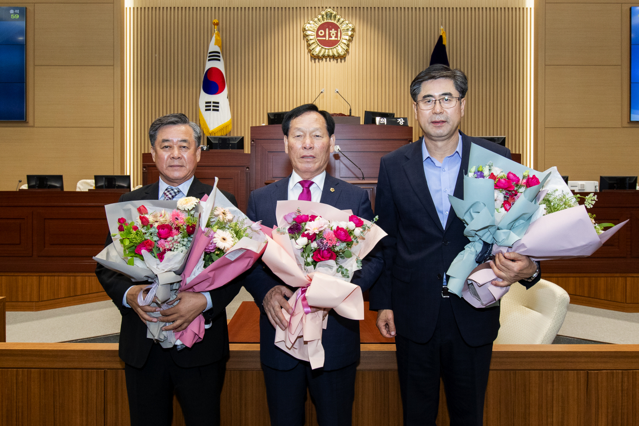 경북도의회 의장단(왼쪽부터 김희수 부의장, 고우현 의장, 도기욱 부의장)모습.[경북도의회 제공]