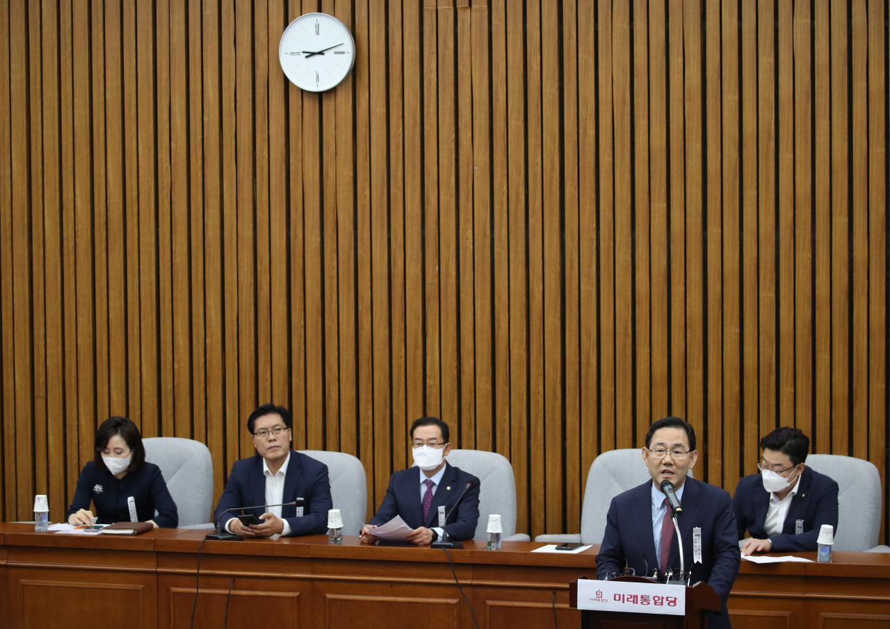 미래통합당 주호영 원내대표가 3일 서울 여의도 국회에서 열린 의원총회에서 발언하고 있다. [연합]