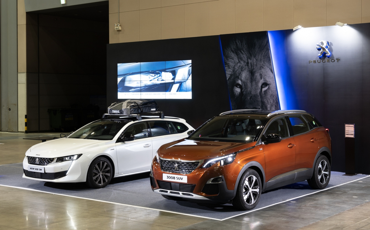 2020 캠핑&피크닉 페어에 전시된 푸조 3008 SUV, 508 SW. [푸조 제공]