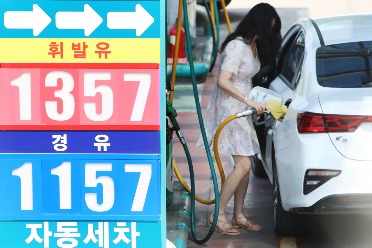 지난달 21일 서울 시내 한 주유소. [사진=연합뉴스]