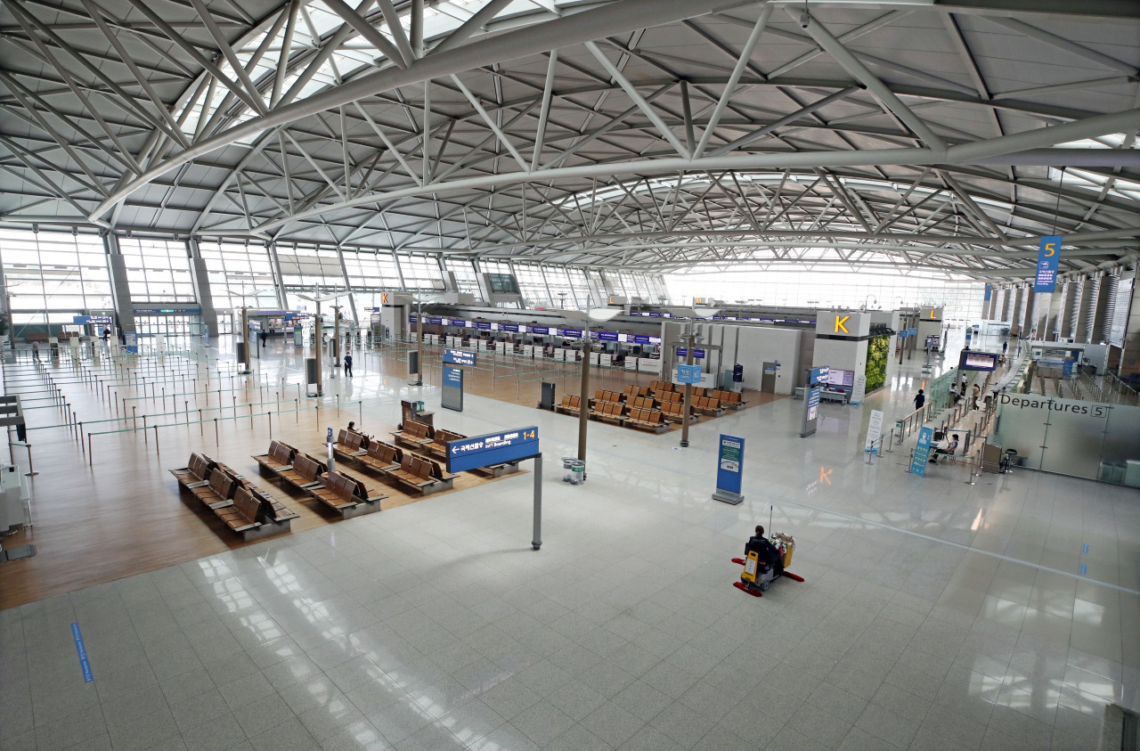 Departure floor of Incheon Airport empty on June 10 (Yonhap)