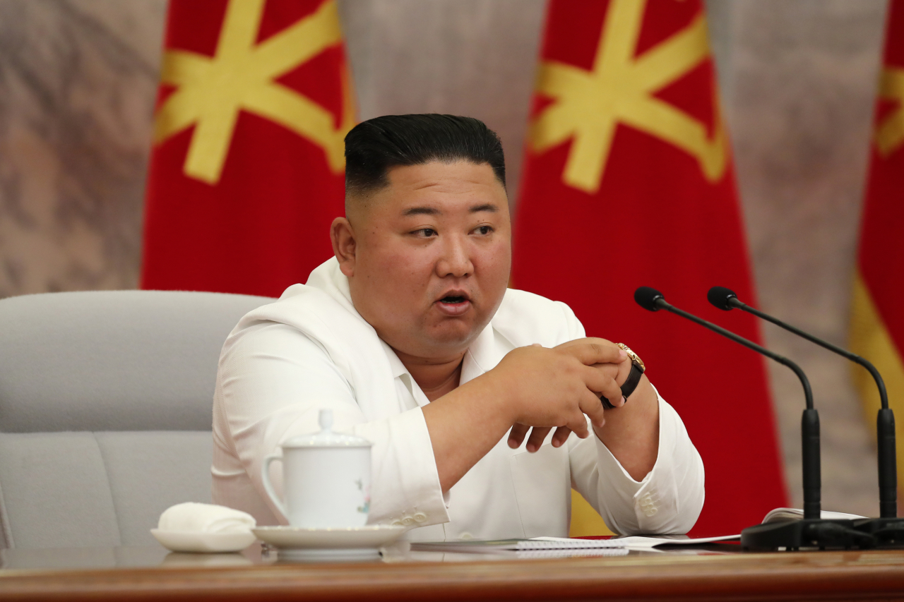 북한 조선중앙TV는 3일 김정은 국무위원장이 전날 노동당 중앙위 제7기 제14차 정치국 확대회의를 열고 신종 코로나바이러스 감염증(코로나19) 국가비상방역 문제를 논의했다고 보도했다. [연합]