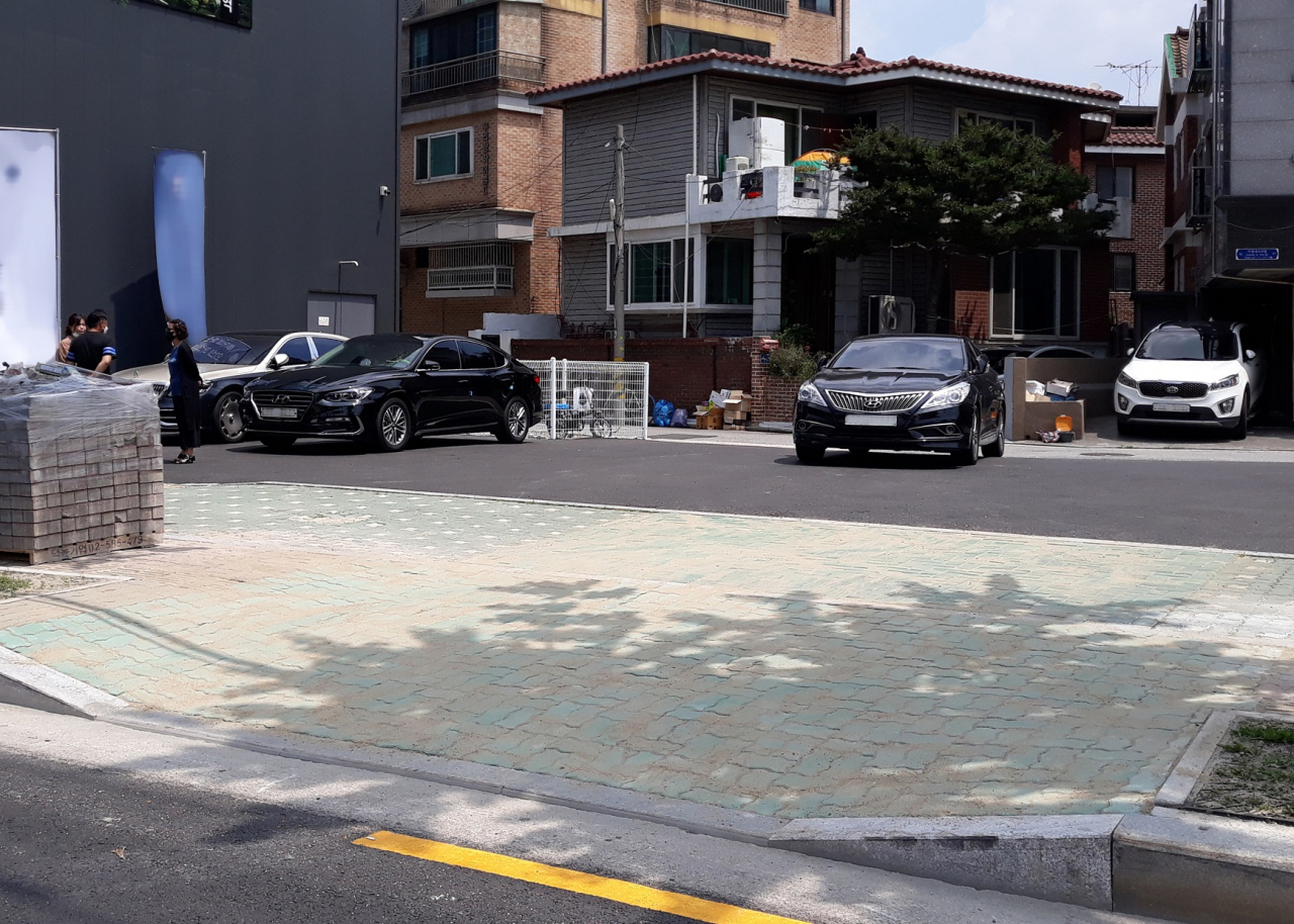 도로점용료 감면 대상인 보도횡단 차량진출입시설. [광진구 제공]