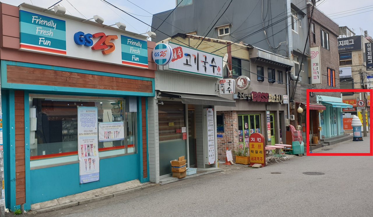 편의점 근처에 아이스크림 할인점이 생기고 있다. [사진=박재석 기자]
