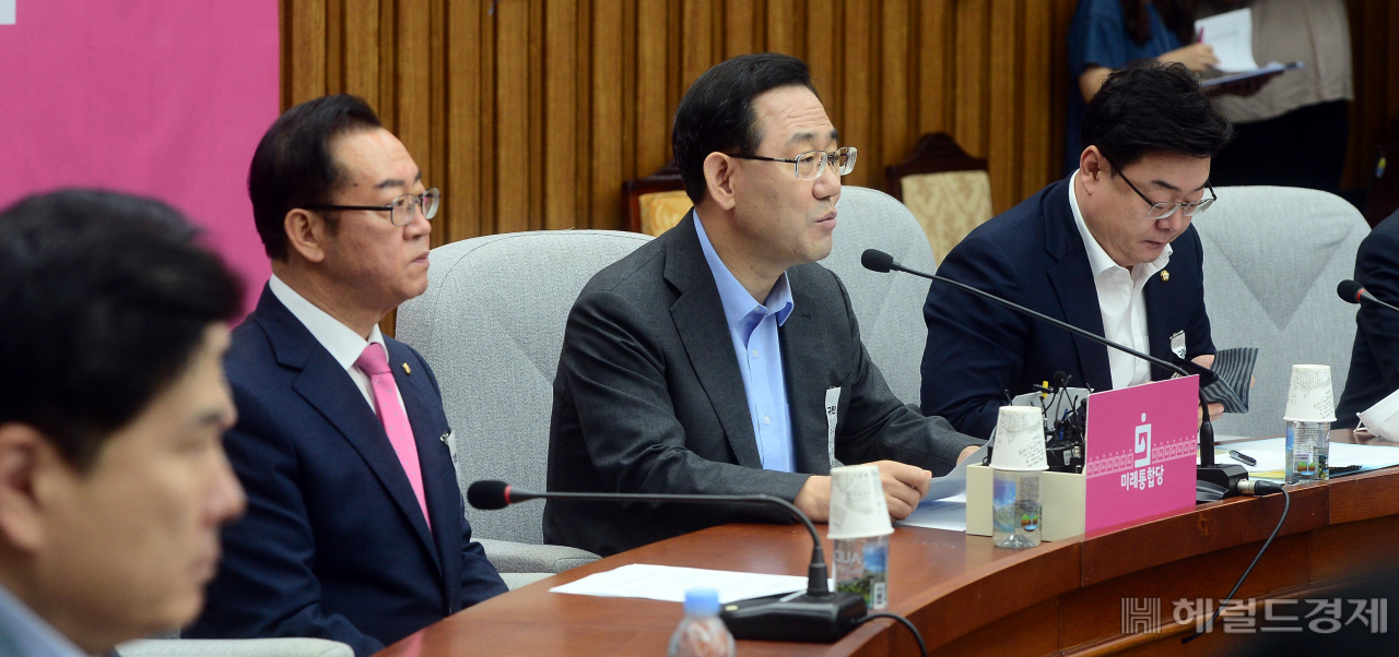 [헤럴드경제=이상섭 기자] 주호영 미래통합당 원내대표가 7일 오전 서울 여의도 국회에서 열린 원내대책회의에 참석해 현안과 관련한 발언을 하고 있다. babtong@heraldcorp.com