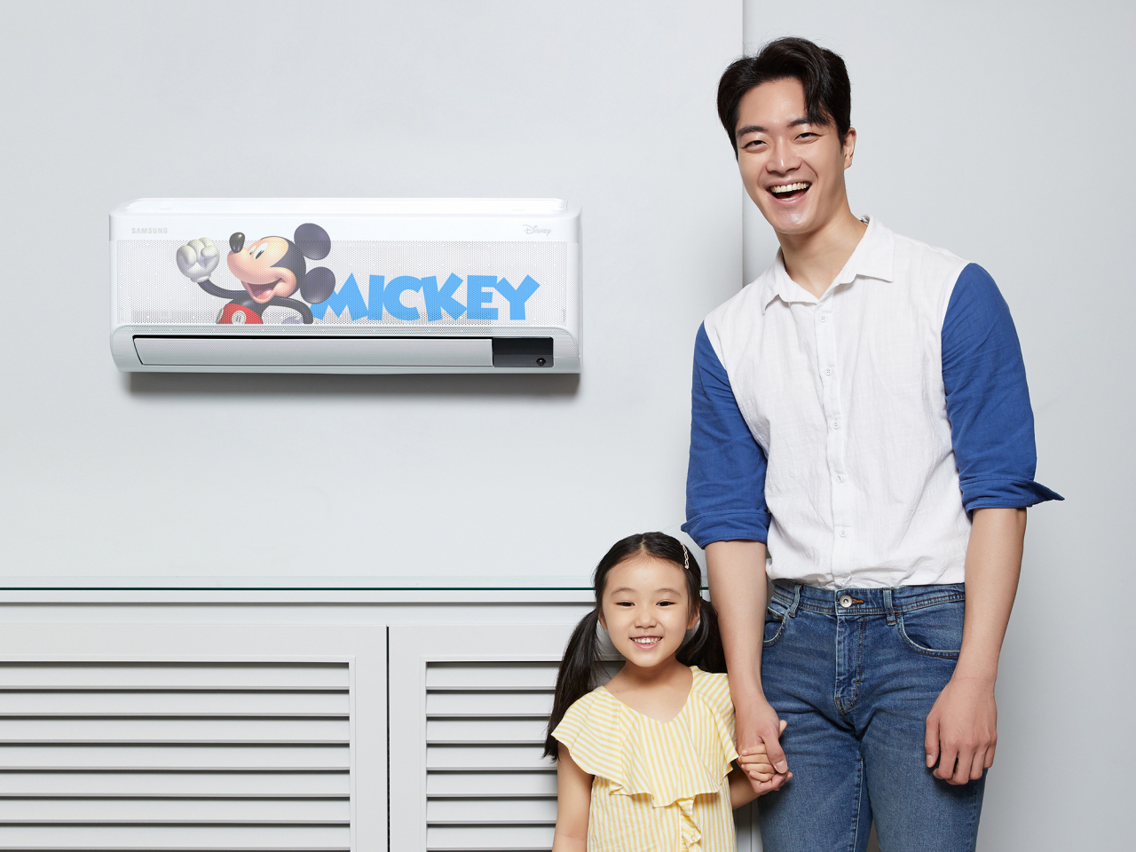 삼성전자가 ‘무풍에어컨 벽걸이 와이드’에 디즈니 인기 캐릭터 디자인을 적용했다. [삼성전자 제공]