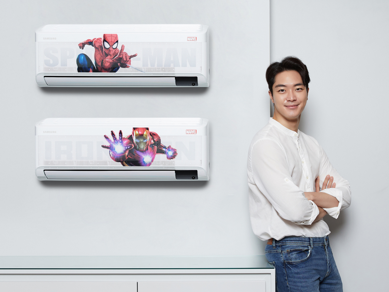 삼성전자 모델이 삼성디지털프라자 삼성대치점에서 무풍에어컨 '디즈니 컬렉션'을 소개하고 있다. [삼성전자 제공]
