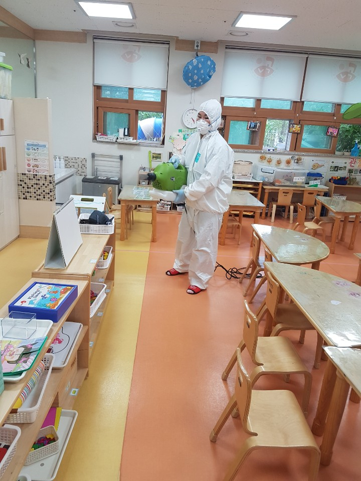 신종 코로나바이러스 감염증(코로나19) 방역 활동 모습. [강남구 제공]