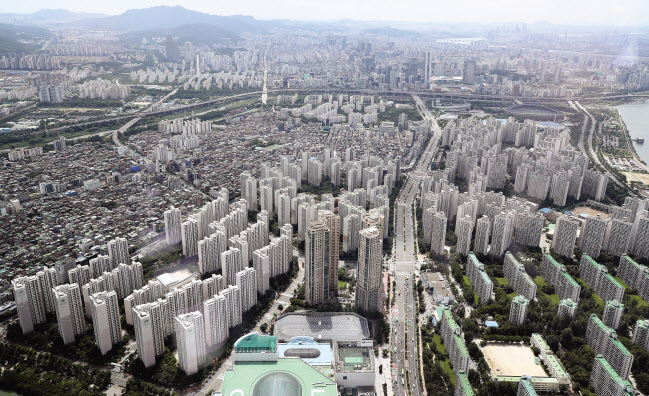 서울 롯데월드타워 서울스카이에서 바라본 송파구 아파트 단지 모습. [연합]