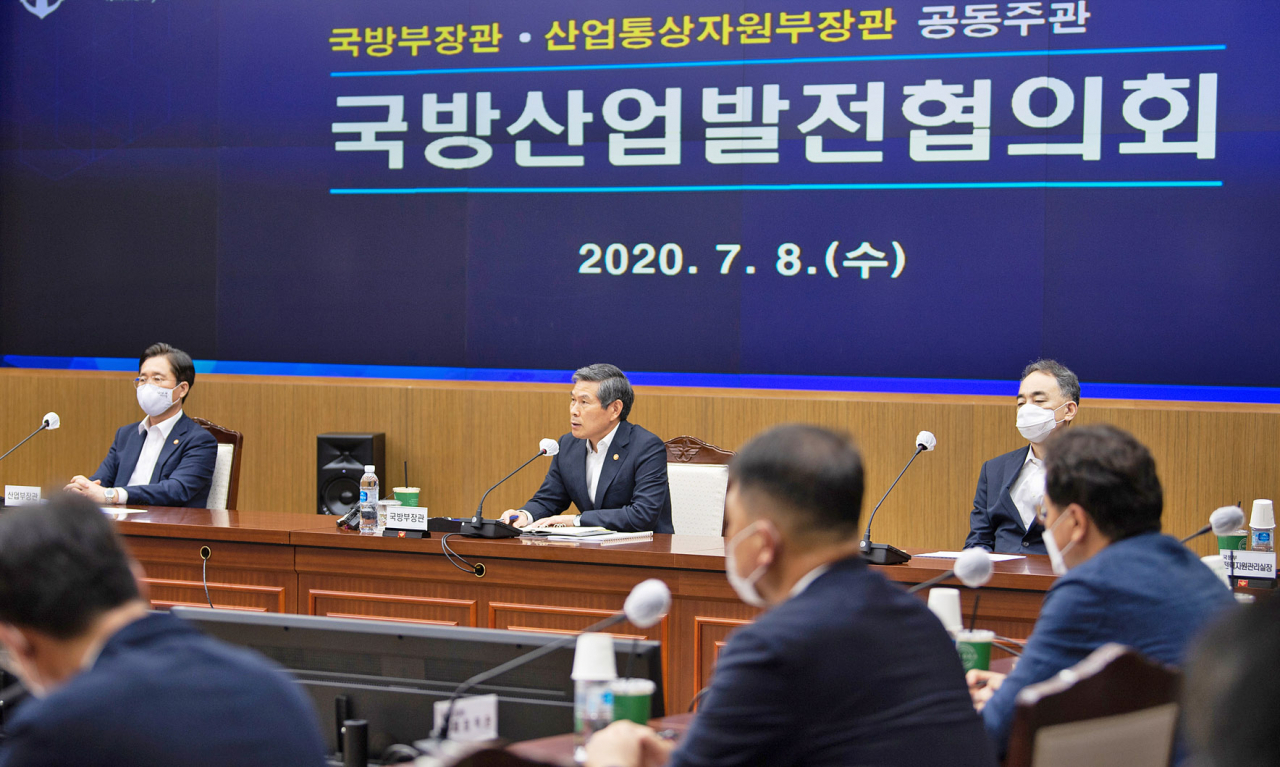 정경두 국방부 장관이 8일 서울 국방부에서 열린 '제6회 국방산업발전협의회'에서 인사말을 하고 있다.[사진=국방부]
