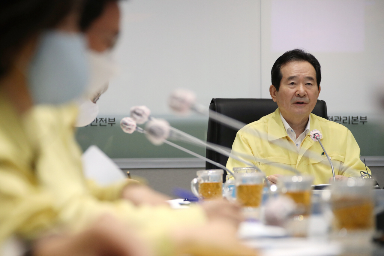 정세균 국무총리가 8일 정부서울청사 중앙재난안전상황실 서울상황센터에서 열린 신종 코로나바이러스 감염증(코로나19) 대응 중앙재난안전대책본부 회의를 주재하고 있다. [연합]