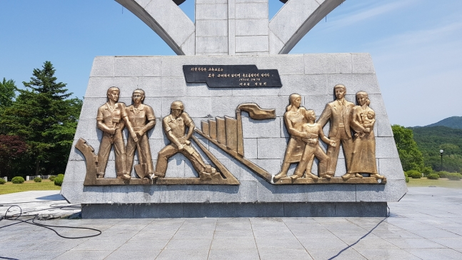 경부고속도로 준공기념탑 전면 [한국도로공사 제공]