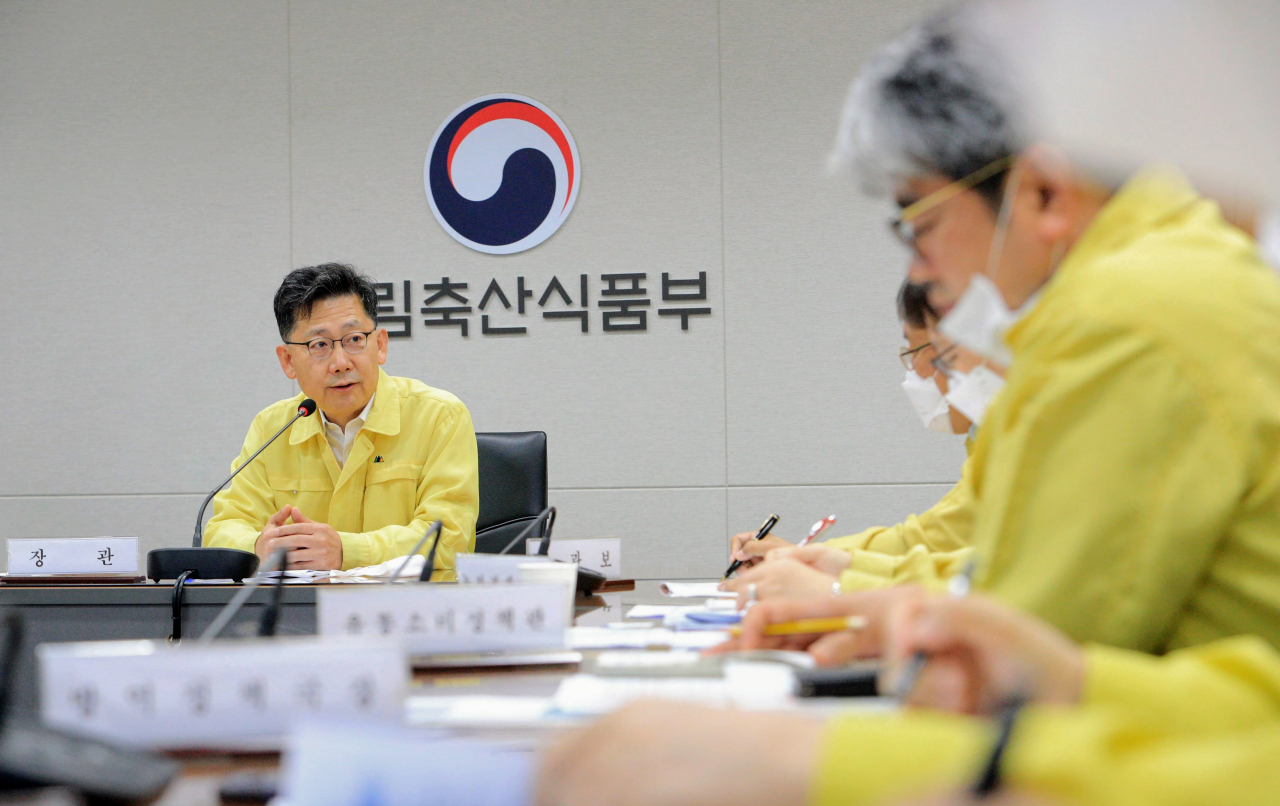 김현수 농림축산식품부 장관이 지난 7일 정부세종청사에서 열린 유관기관합동 호우대비 대책회의를 주재하고 있다. [농림축산식품부 제공］