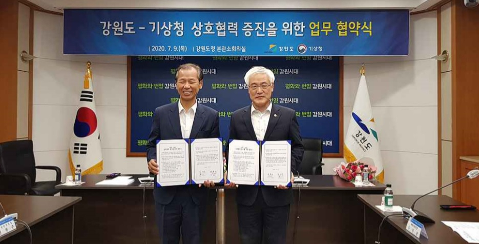 김종석 기상청장(오른쪽)과 최문순 강원도지사(왼쪽)[기상청 제공]